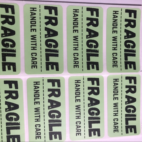 100 fragile handle with care stickers size 2.25x1.25 - Picture 3 of 3